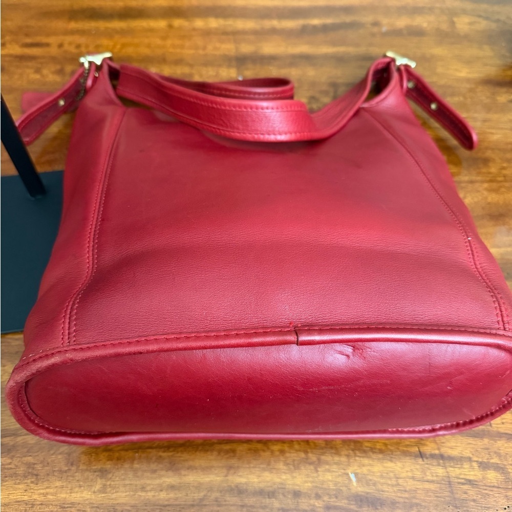 Rare Vintage Coach Vibrant Red Leather Shoulder Bag. #9060 - Picture 4 of 15